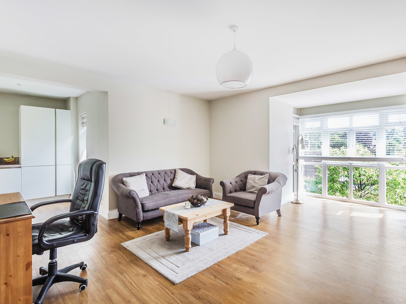 2 Bed Apartment To Rent in Redhill